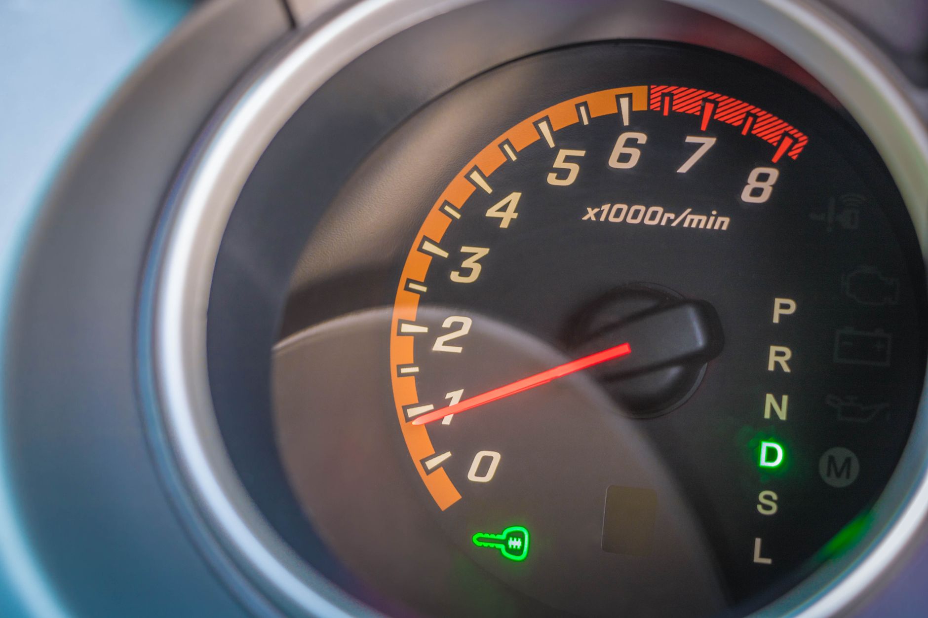 Tachometer with the gear indicator lit in Drive